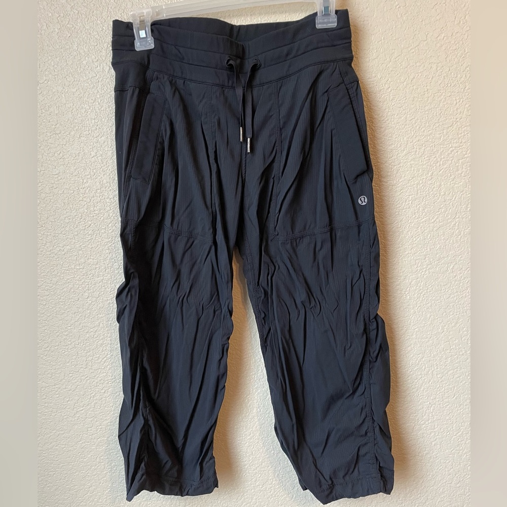 Black Lululemon Athletic Capri Size 6